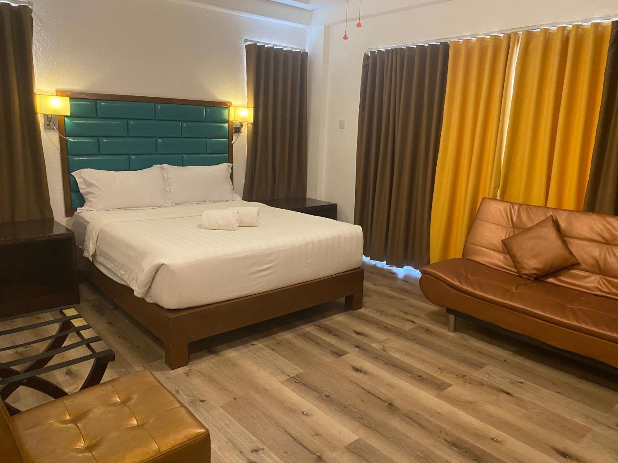 El Puerto Marina Beach Resort & Vacation Club Lingayen Екстер'єр фото